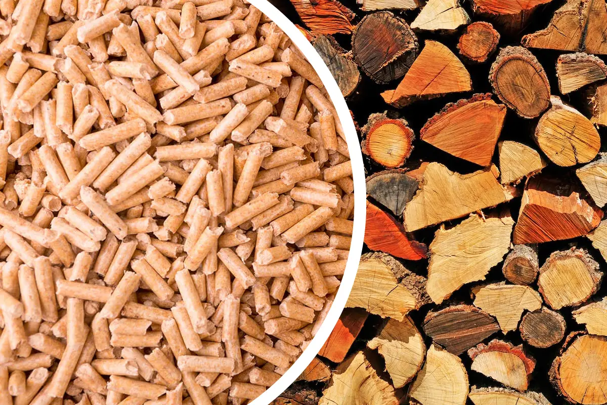 Granulés de bois et bûches de bois de chauffage côte à côte